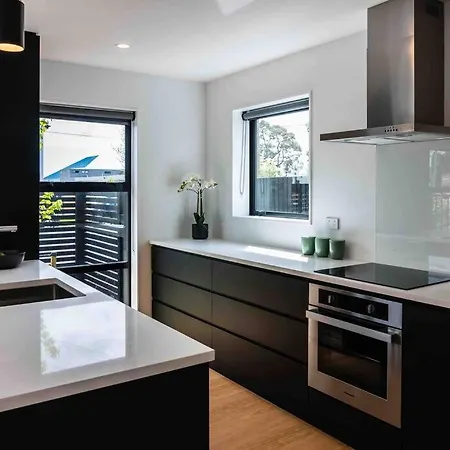 New State Of The Art Sunny Warm Free Park Apartment Christchurch Exterior photo