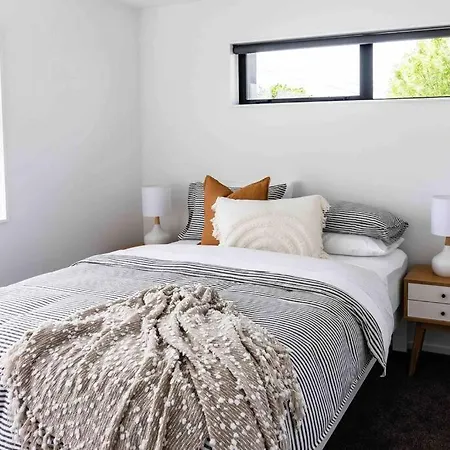 New State Of The Art Sunny Warm Free Park Apartment Christchurch Exterior photo