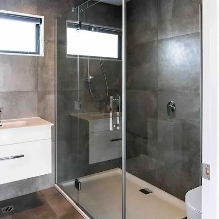 New State Of The Art Sunny Warm Free Park Apartment Christchurch Exterior photo